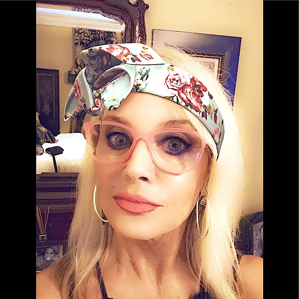 Betsy Johnson pink classic reading glasses - Picture 4 of 9
